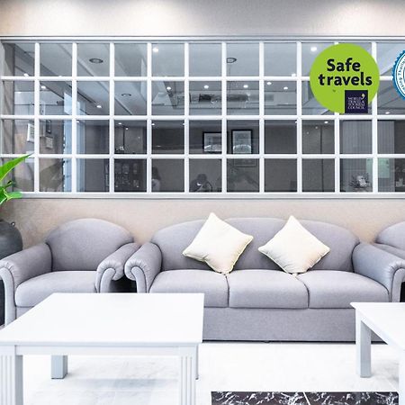 Yellow Ribbon Hills Boutique Suites Бангкок Экстерьер фото