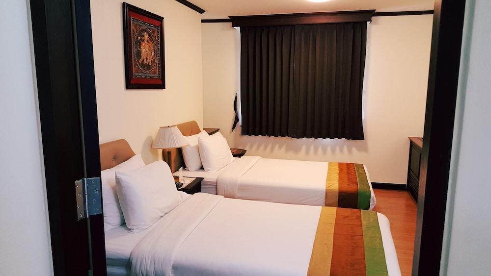 Yellow Ribbon Hills Boutique Suites Бангкок Экстерьер фото