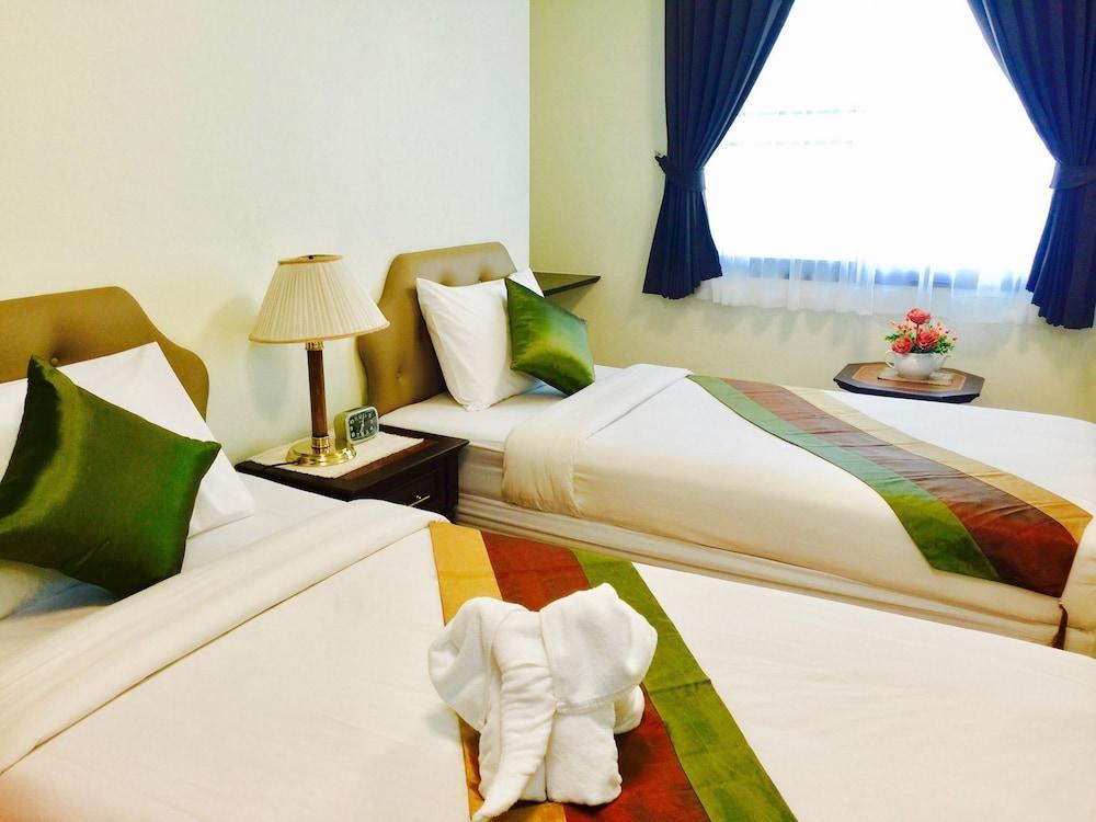 Yellow Ribbon Hills Boutique Suites Бангкок Экстерьер фото
