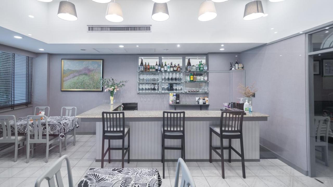 Yellow Ribbon Hills Boutique Suites Бангкок Экстерьер фото