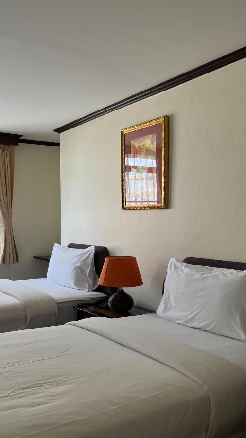 Yellow Ribbon Hills Boutique Suites Бангкок Экстерьер фото