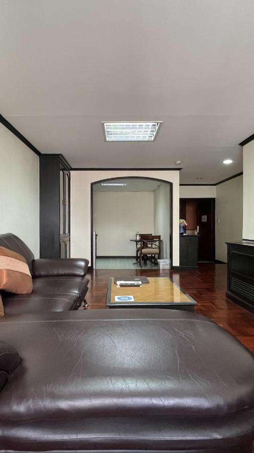 Yellow Ribbon Hills Boutique Suites Бангкок Экстерьер фото