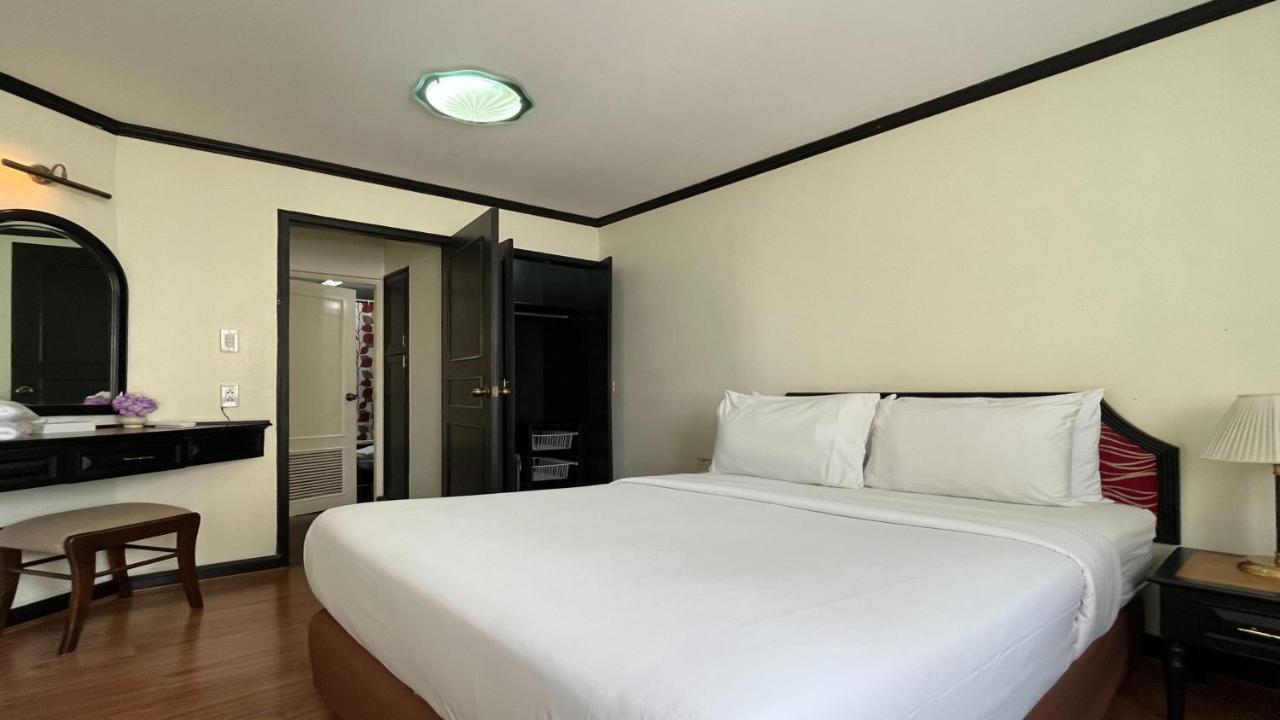 Yellow Ribbon Hills Boutique Suites Бангкок Экстерьер фото