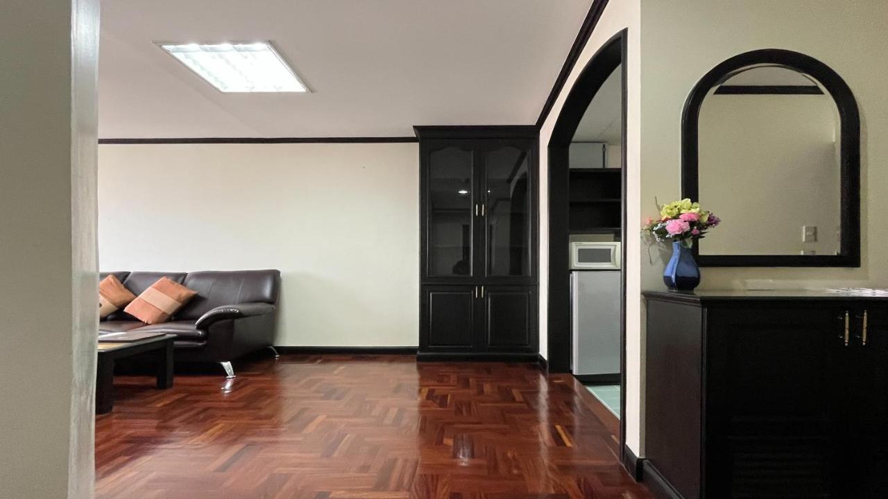 Yellow Ribbon Hills Boutique Suites Бангкок Экстерьер фото