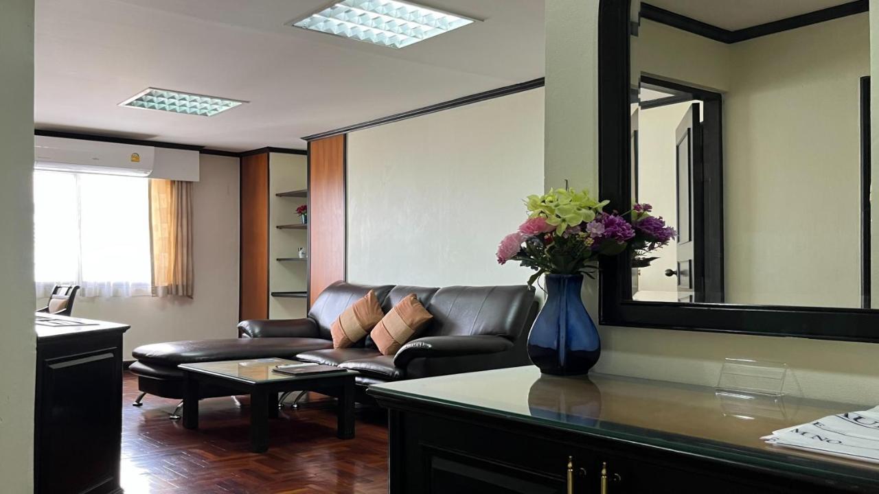 Yellow Ribbon Hills Boutique Suites Бангкок Экстерьер фото