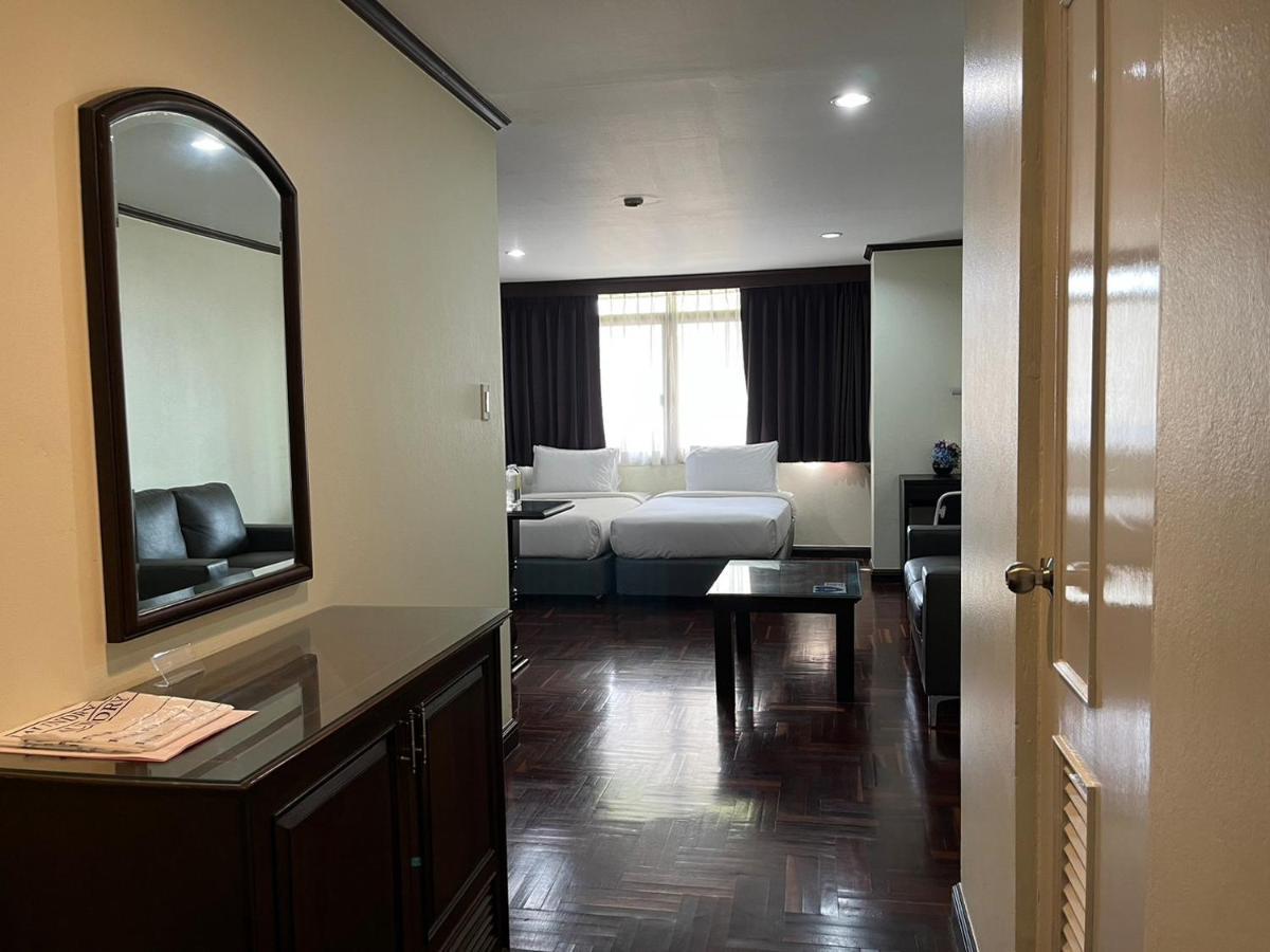 Yellow Ribbon Hills Boutique Suites Бангкок Экстерьер фото