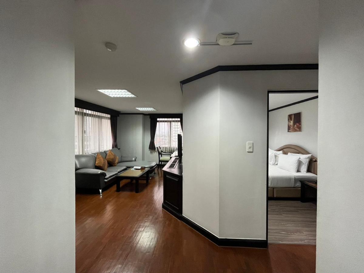 Yellow Ribbon Hills Boutique Suites Бангкок Экстерьер фото
