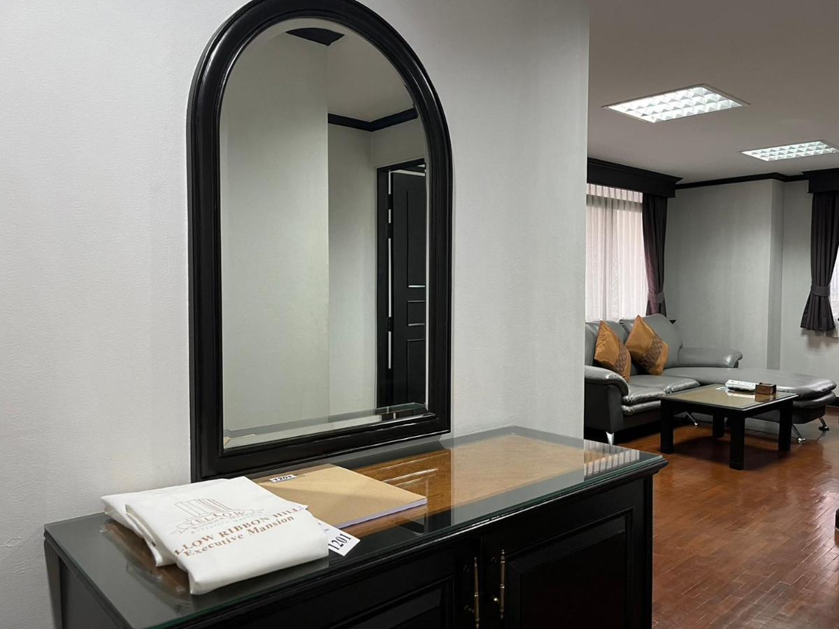 Yellow Ribbon Hills Boutique Suites Бангкок Экстерьер фото