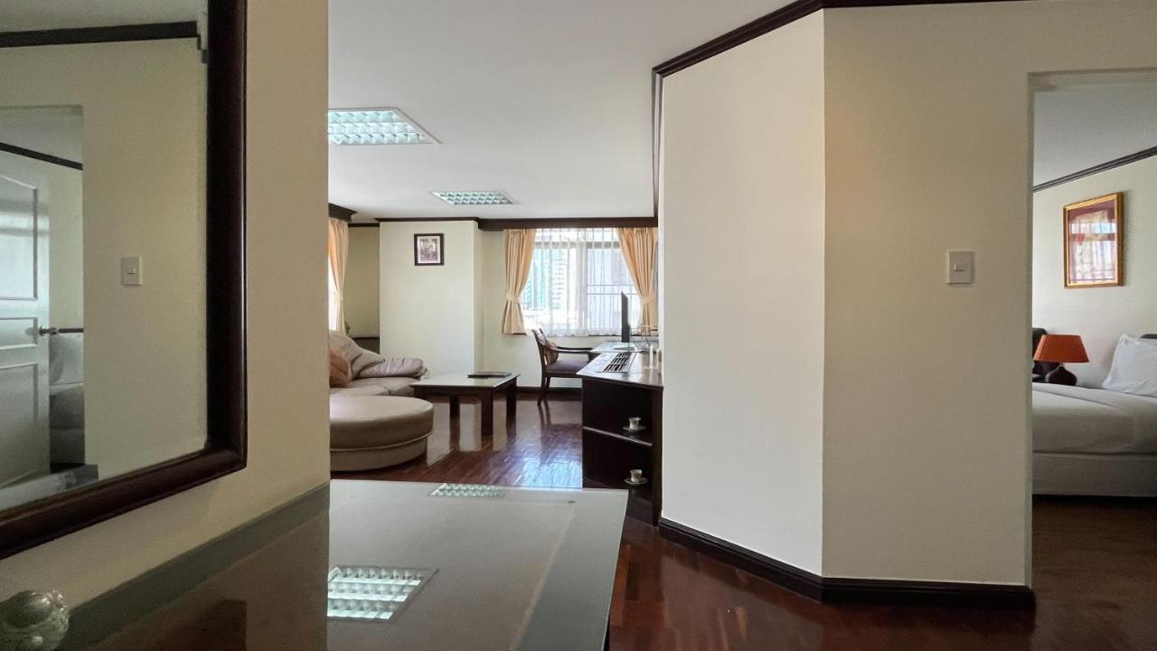 Yellow Ribbon Hills Boutique Suites Бангкок Экстерьер фото