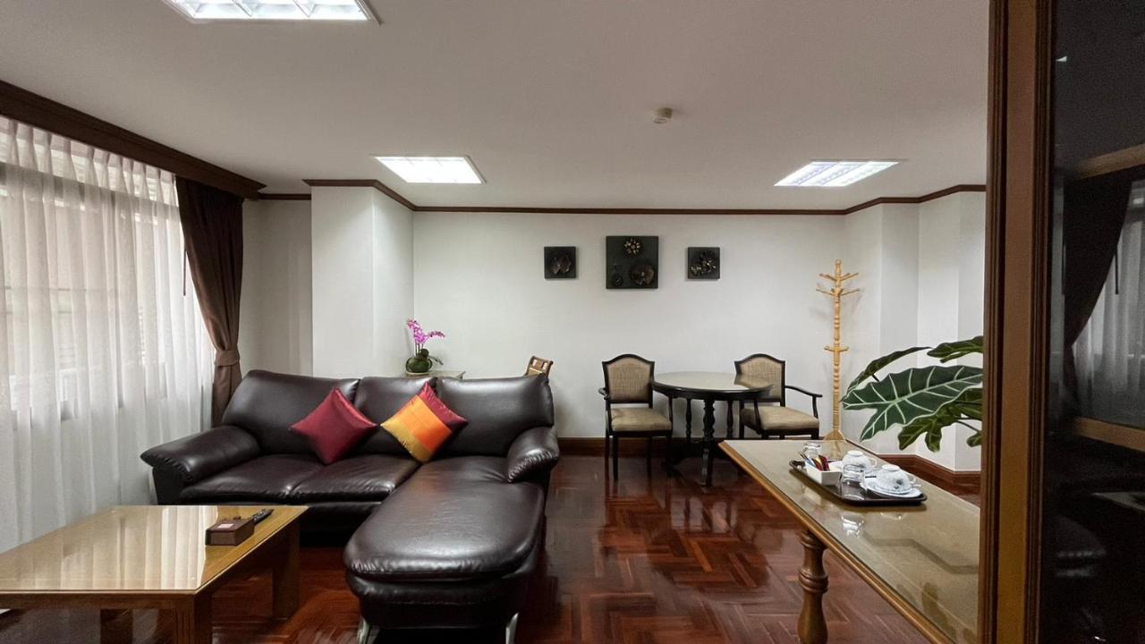 Yellow Ribbon Hills Boutique Suites Бангкок Экстерьер фото