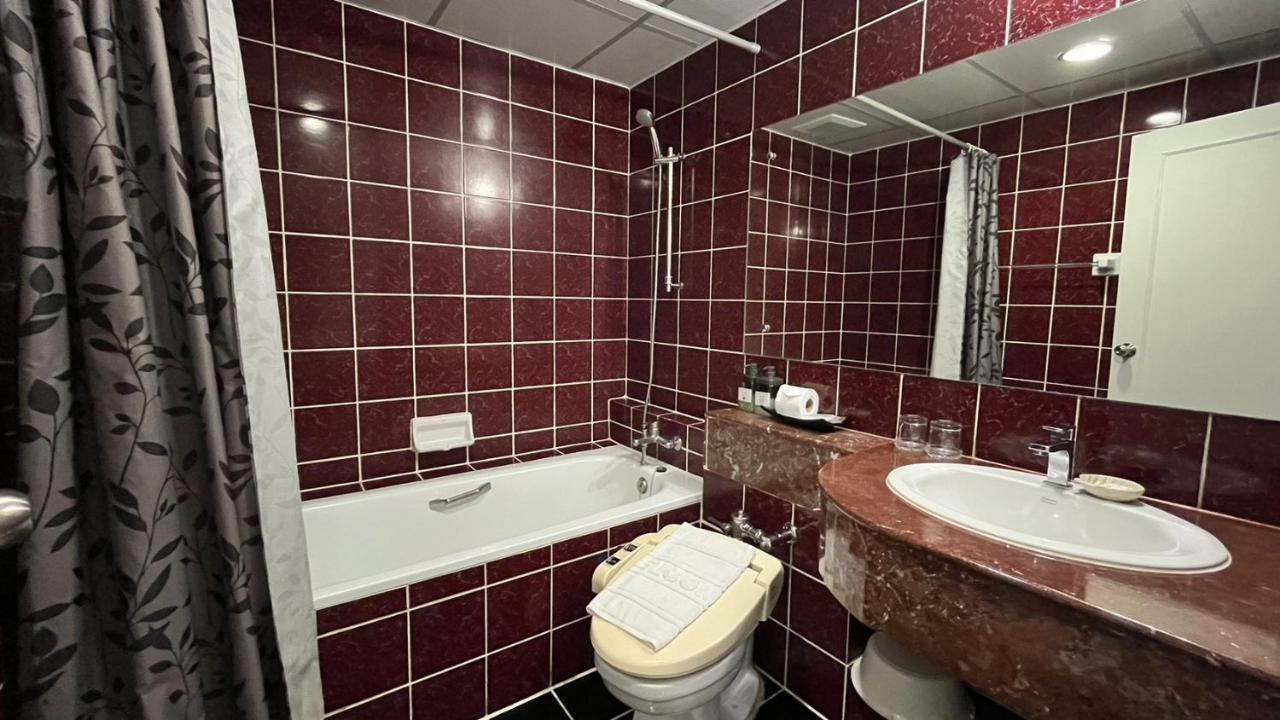 Yellow Ribbon Hills Boutique Suites Бангкок Экстерьер фото