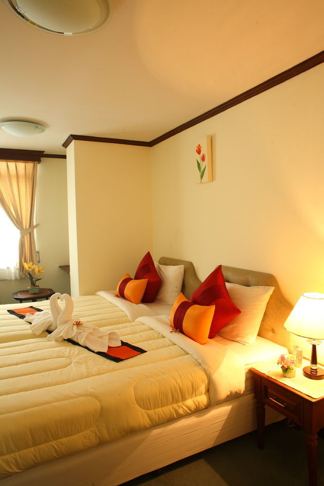 Yellow Ribbon Hills Boutique Suites Бангкок Экстерьер фото