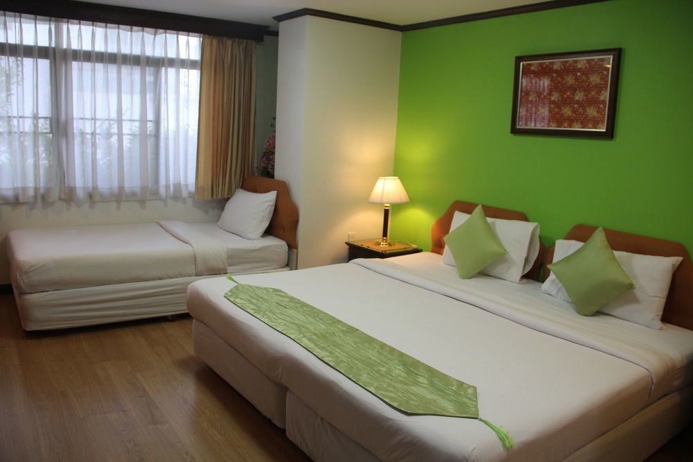 Yellow Ribbon Hills Boutique Suites Бангкок Экстерьер фото