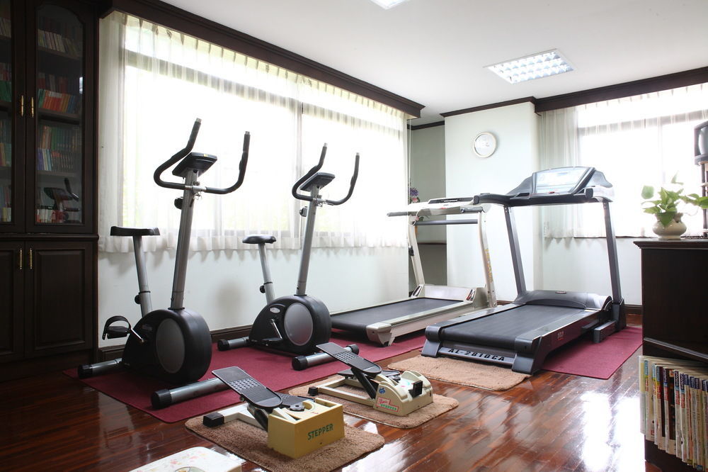 Yellow Ribbon Hills Boutique Suites Бангкок Экстерьер фото
