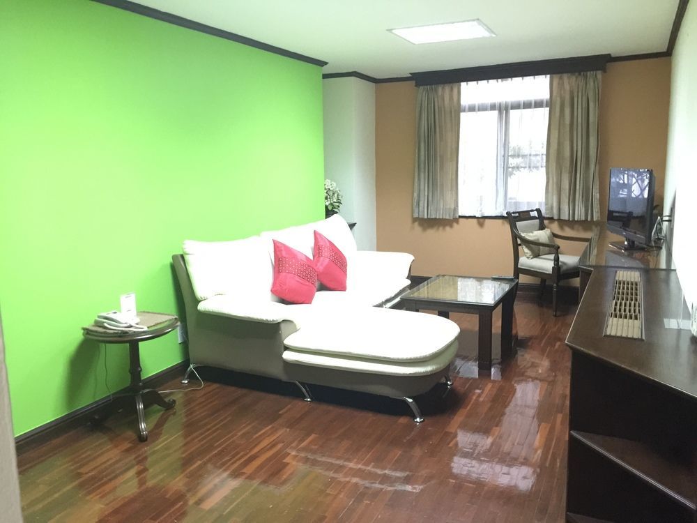 Yellow Ribbon Hills Boutique Suites Бангкок Экстерьер фото