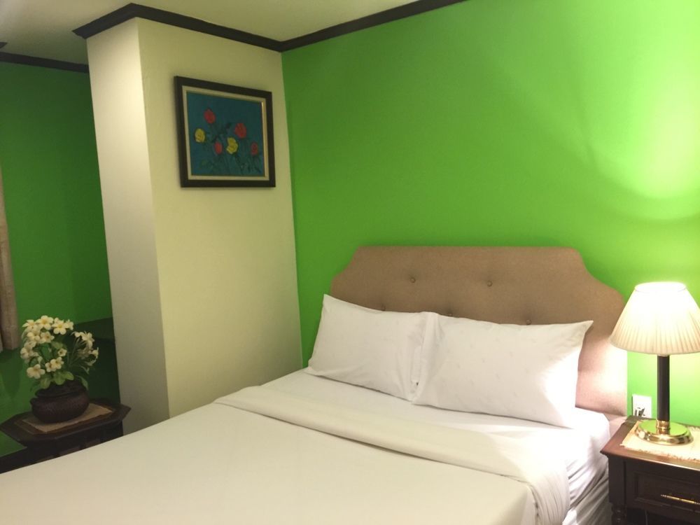 Yellow Ribbon Hills Boutique Suites Бангкок Экстерьер фото