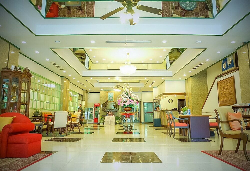 Yellow Ribbon Hills Boutique Suites Бангкок Экстерьер фото